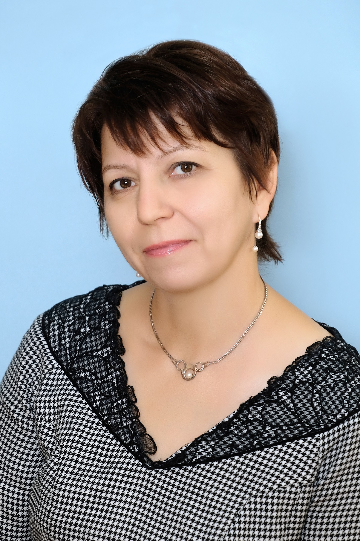 Тихонова Елена Васильевна.